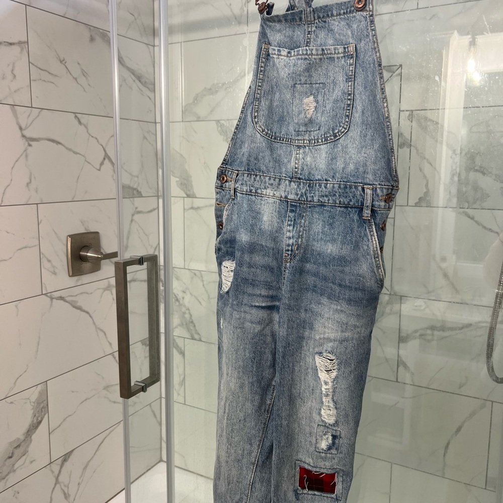 Distressed overalls - Picture 4 of 5